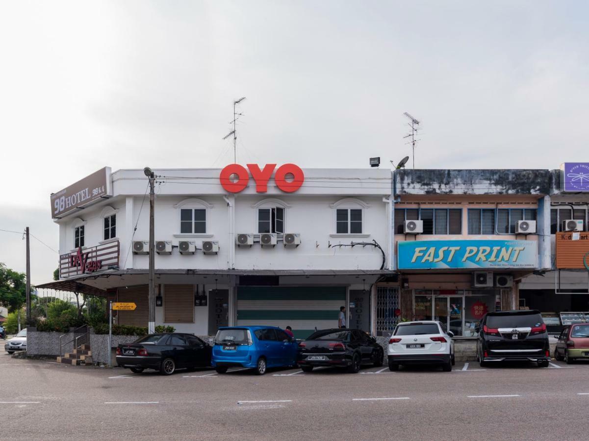 Oyo 44026 98 Hotel Johor Bahru Bagian luar foto