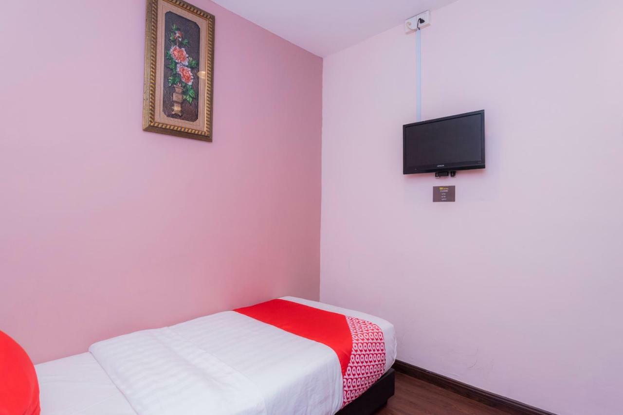 Oyo 44026 98 Hotel Johor Bahru Bagian luar foto