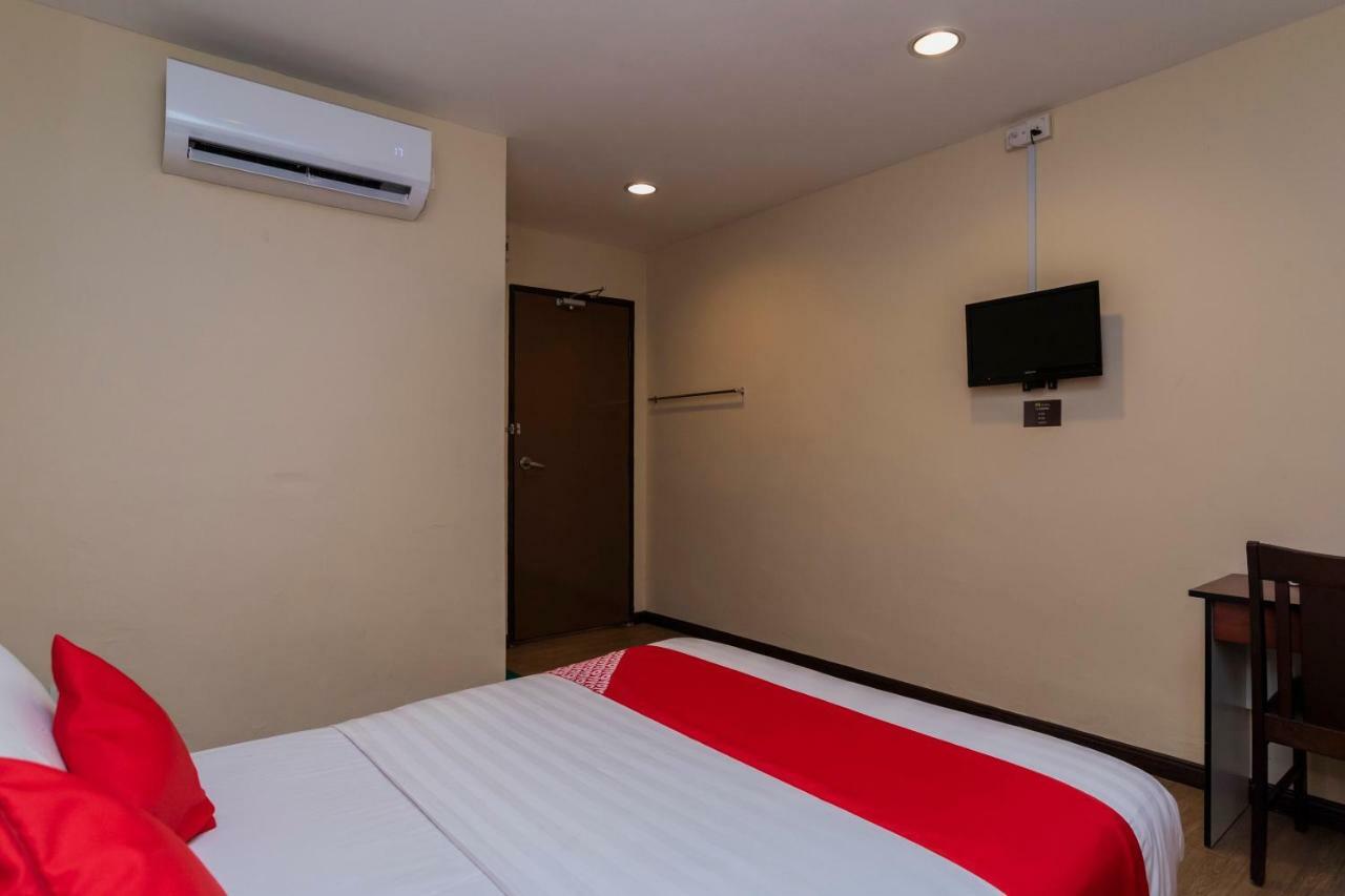 Oyo 44026 98 Hotel Johor Bahru Bagian luar foto