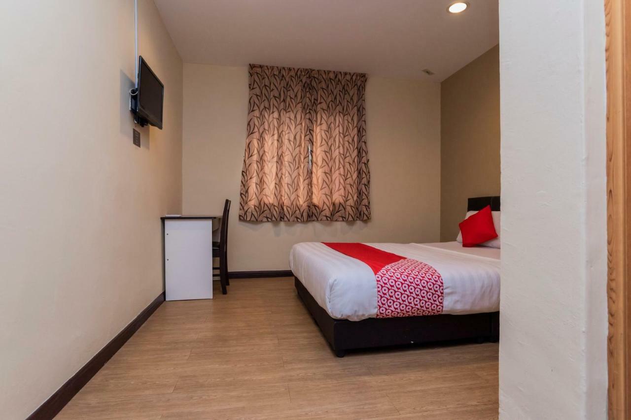 Oyo 44026 98 Hotel Johor Bahru Bagian luar foto