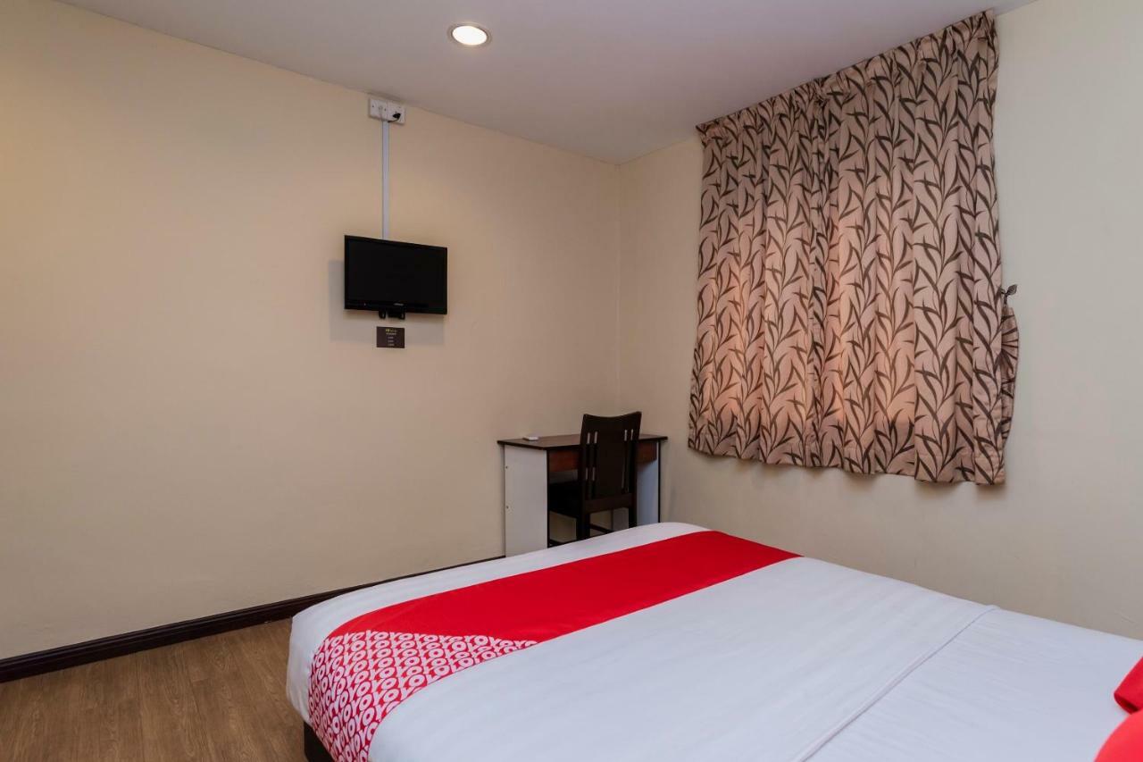 Oyo 44026 98 Hotel Johor Bahru Bagian luar foto